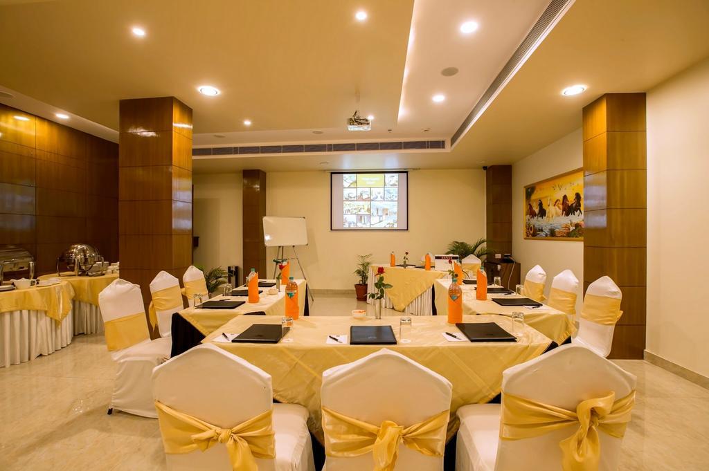 Hotel Kapish Smart-All Pure Veg Jaipur Buitenkant foto